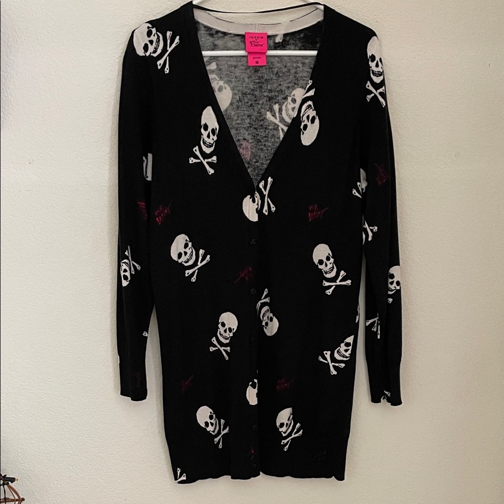 Betsy Johnson - Torrid Black Skull Print Women's Sweater - Picture 1 of 6